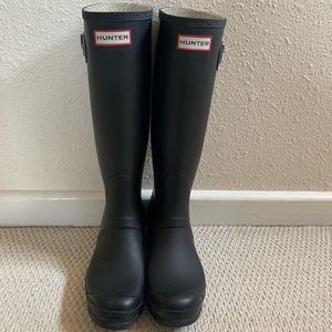 Black tall Hunter rain boots